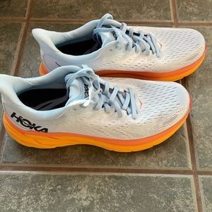 Never worn Hoka Clifton 8